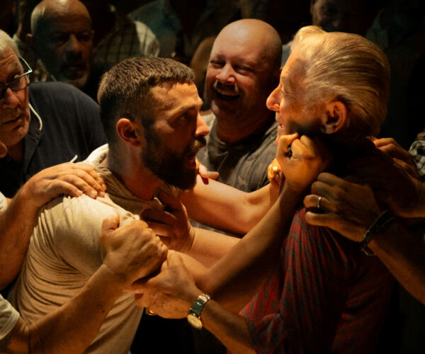 Bordeau Cinéma Théâtre - A song turns into a fight between a Young Singer and Nenu
